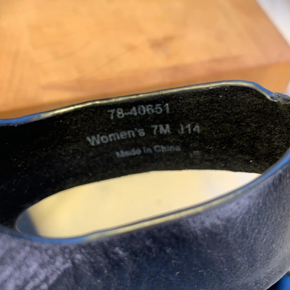 Johnston & Murphy almost NEW leather wedge peeptoe
